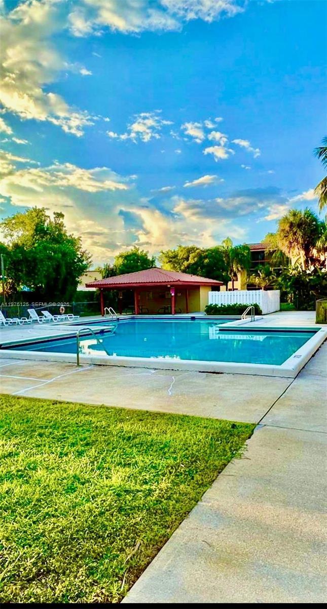 Building Photo - 747 SE 1st Ave