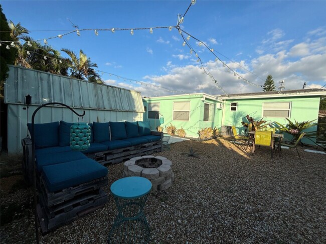 Building Photo - 3811 NE 18th Ave