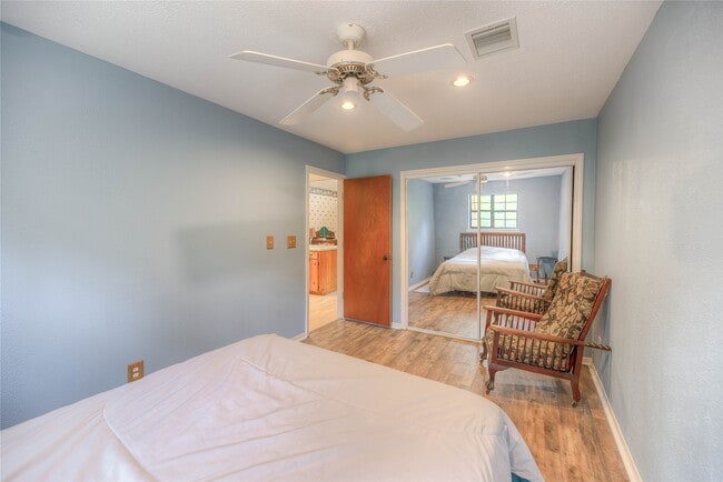 Building Photo - 144 Little John Dr