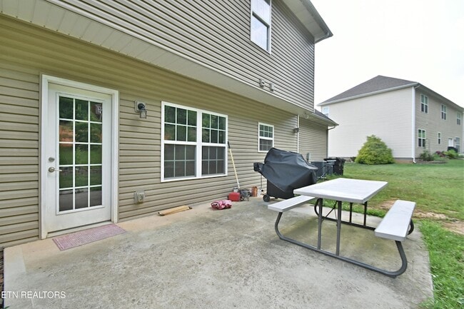 Building Photo - 3032 Oakwood Hills Ln