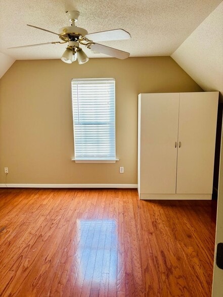 Building Photo - 415 Plantation Ct