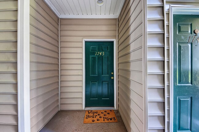 Building Photo - 1745 Wyngate Cir