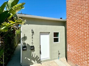 Building Photo - Beautifully Remodeled Studio in South Park...
