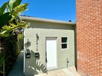 Building Photo - Adorable studio in South Park!