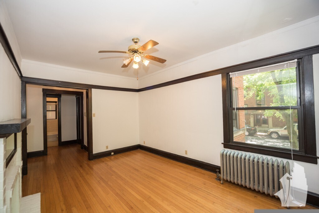 Building Photo - 1450 W Cornelia Ave