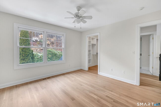 Building Photo - 665 River Rd