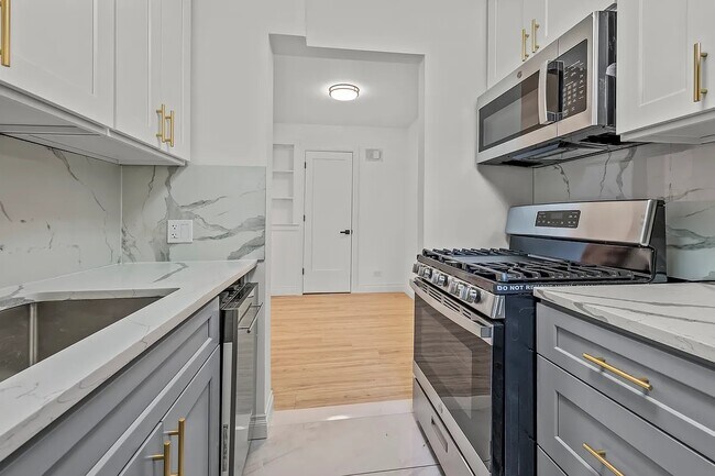 Building Photo - 124-16 84th Rd