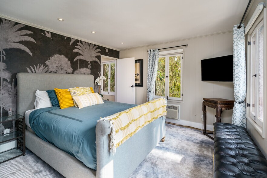 Building Photo - 2066 Glencoe Way