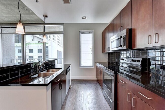 Building Photo - 44 Peachtree Pl NE