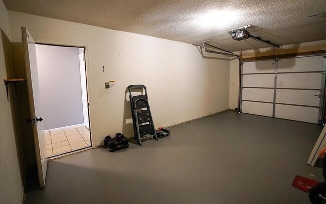 Building Photo - 853 E 167th Ct