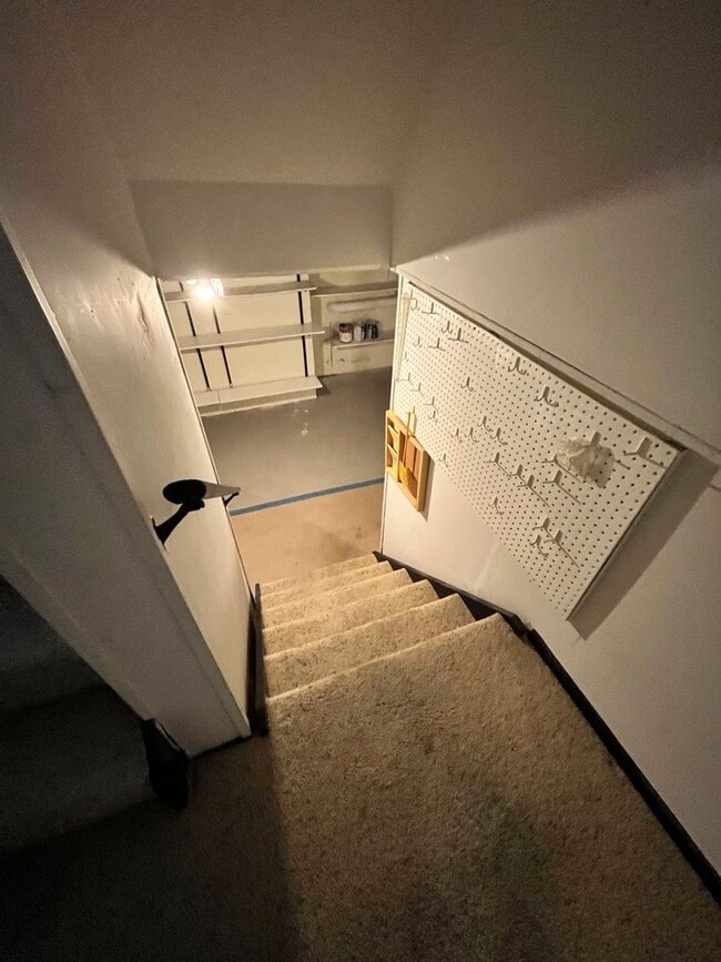 Building Photo - 2 Bd / 1.5 Bth Townhouse in Stover Mill