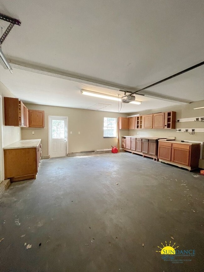 Building Photo - Spacious 4-Bedroom Home Minutes from Eglin AFB with a great home gym!