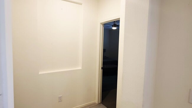 Building Photo - Like new 4-bedroom with Teen suite & Commu...