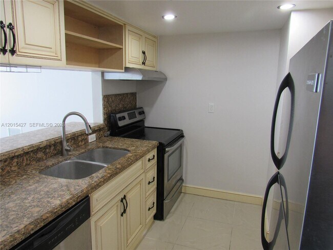 Building Photo - 7601 E Treasure Dr