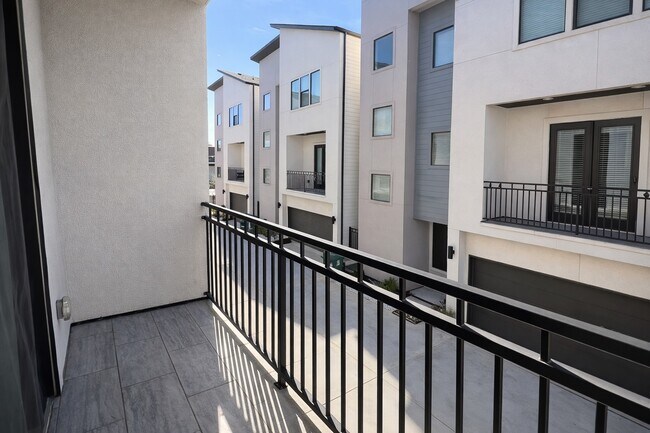 Building Photo - 10806 Warwana Rd