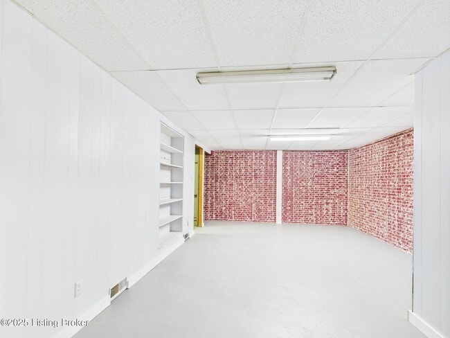 Building Photo - 207 Greenlawn Dr