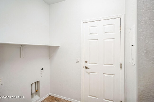 Building Photo - 7239 Barefoot Ln