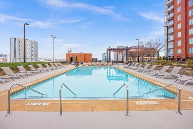 Building Photo - 600 12th Ave S