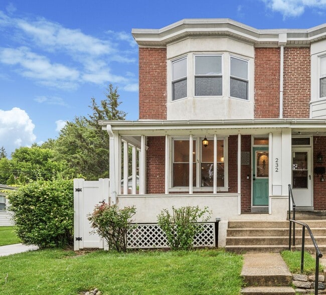 Building Photo - Charming Twin Home in Conshohocken - Pet F...
