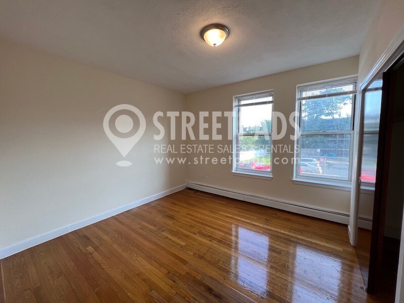 Building Photo - 172 N Beacon St