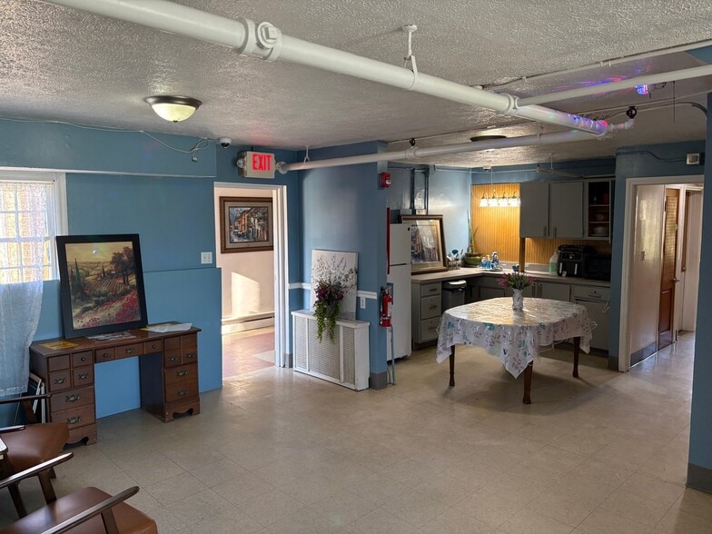 Building Photo - 312 W State St