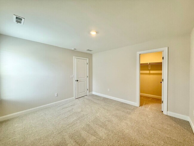 Building Photo - Luxurious 5BD, 4.5BA Holly Springs Home in an HOA Community with Resort-Style Amenities near Down...