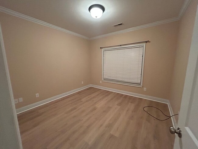 Building Photo - 1303 Autumn Ln SW