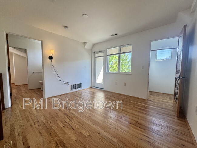 Building Photo - 2611 NW Upshur St