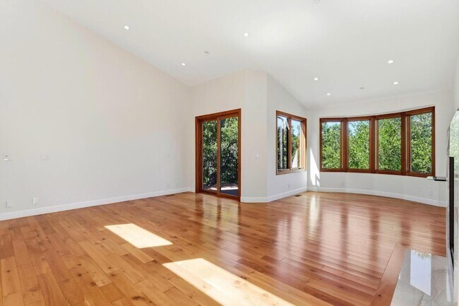 Building Photo - 3911 Pepper Tree Ct