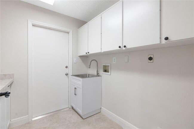 Building Photo - 5008 S Shore Dr