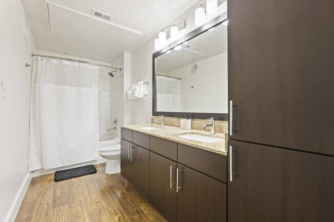 Building Photo - 5445 Town and Country Blvd