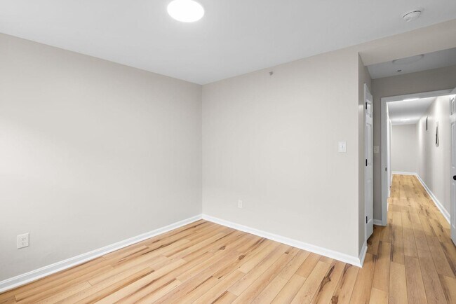 Building Photo - 2021 E Baltimore St