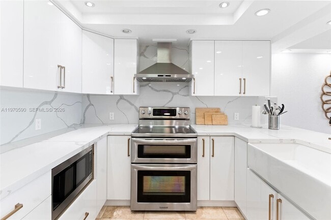 Building Photo - 5701 Collins Ave