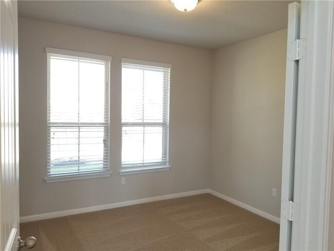 Building Photo - 1024 Peregrine Way