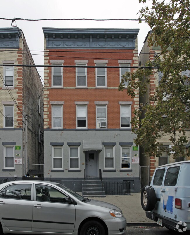 Building Photo - 231 Van Horne St