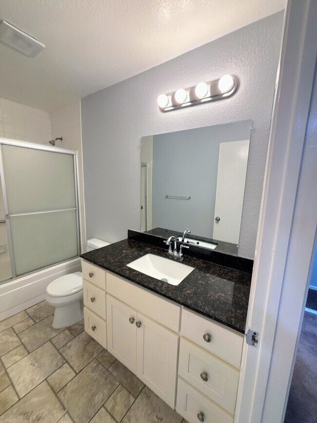 Building Photo - 2 Bed 2 Bath Condo in San Pablo - AVAILABLE NOW!!