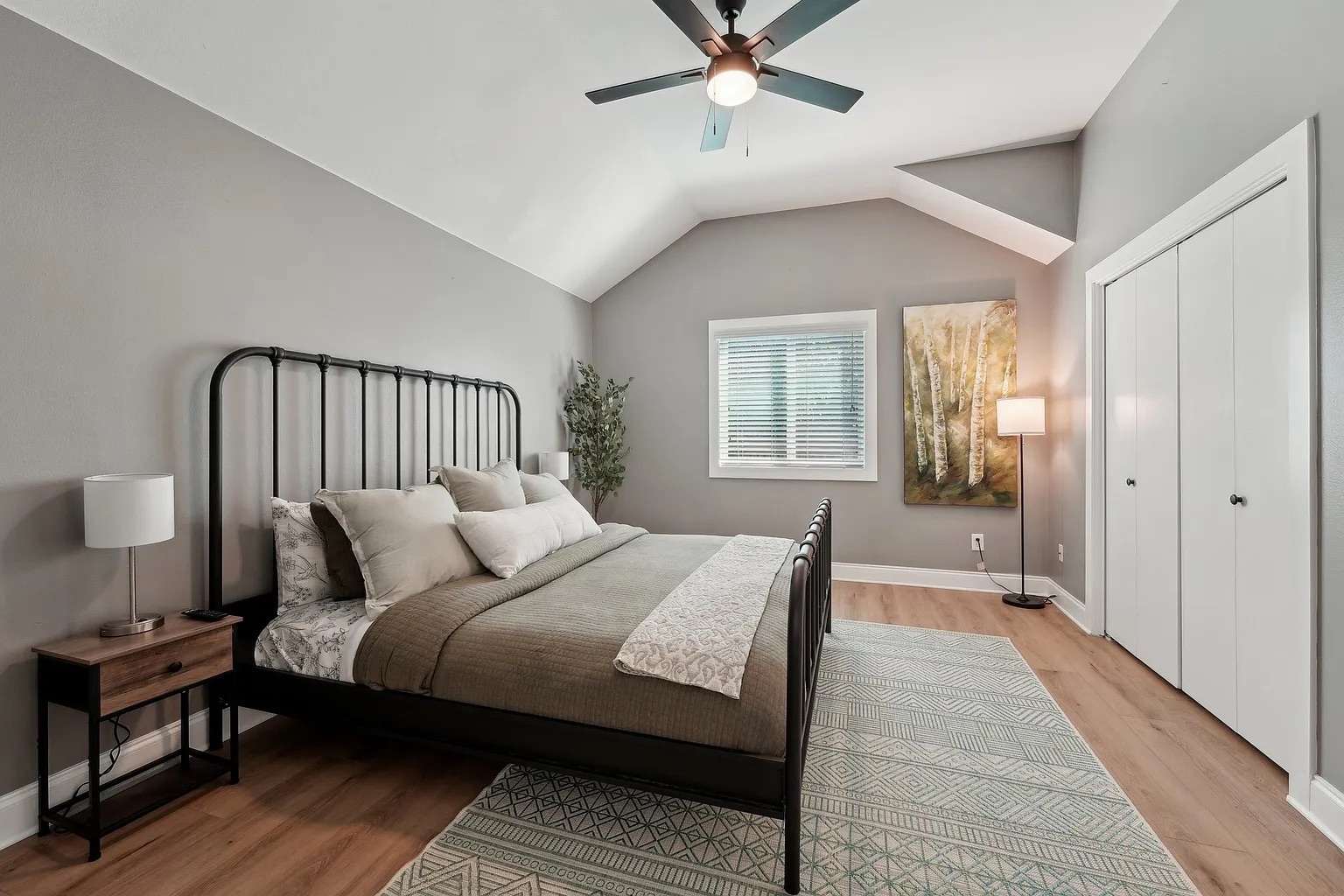 Building Photo - Room in House on Rosewood Ct