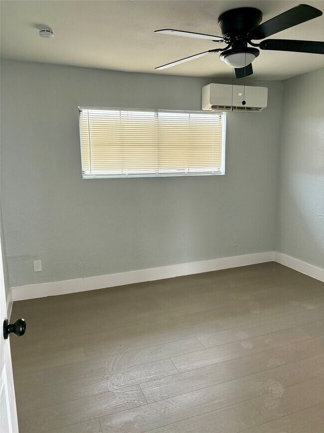 Building Photo - 1125 Ann St