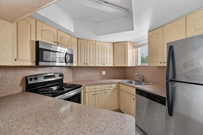 Building Photo - 8363 Lake Dr
