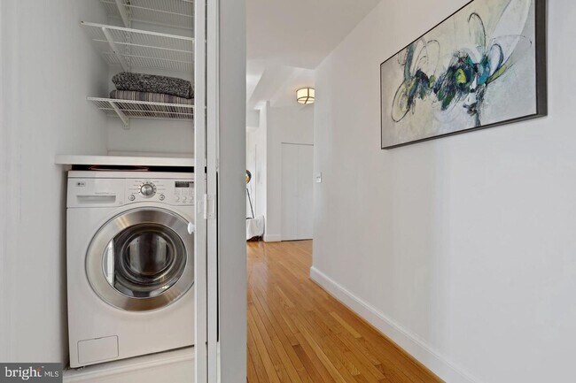 Building Photo - Beautiful One BR in Columbia Heights/Adams...