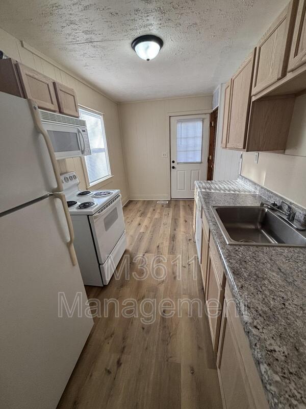 Building Photo - 2221 N 31st St