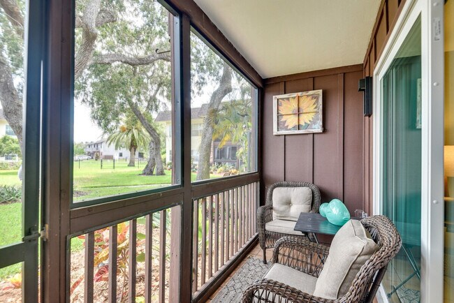 Building Photo - 3800 Saxon Dr