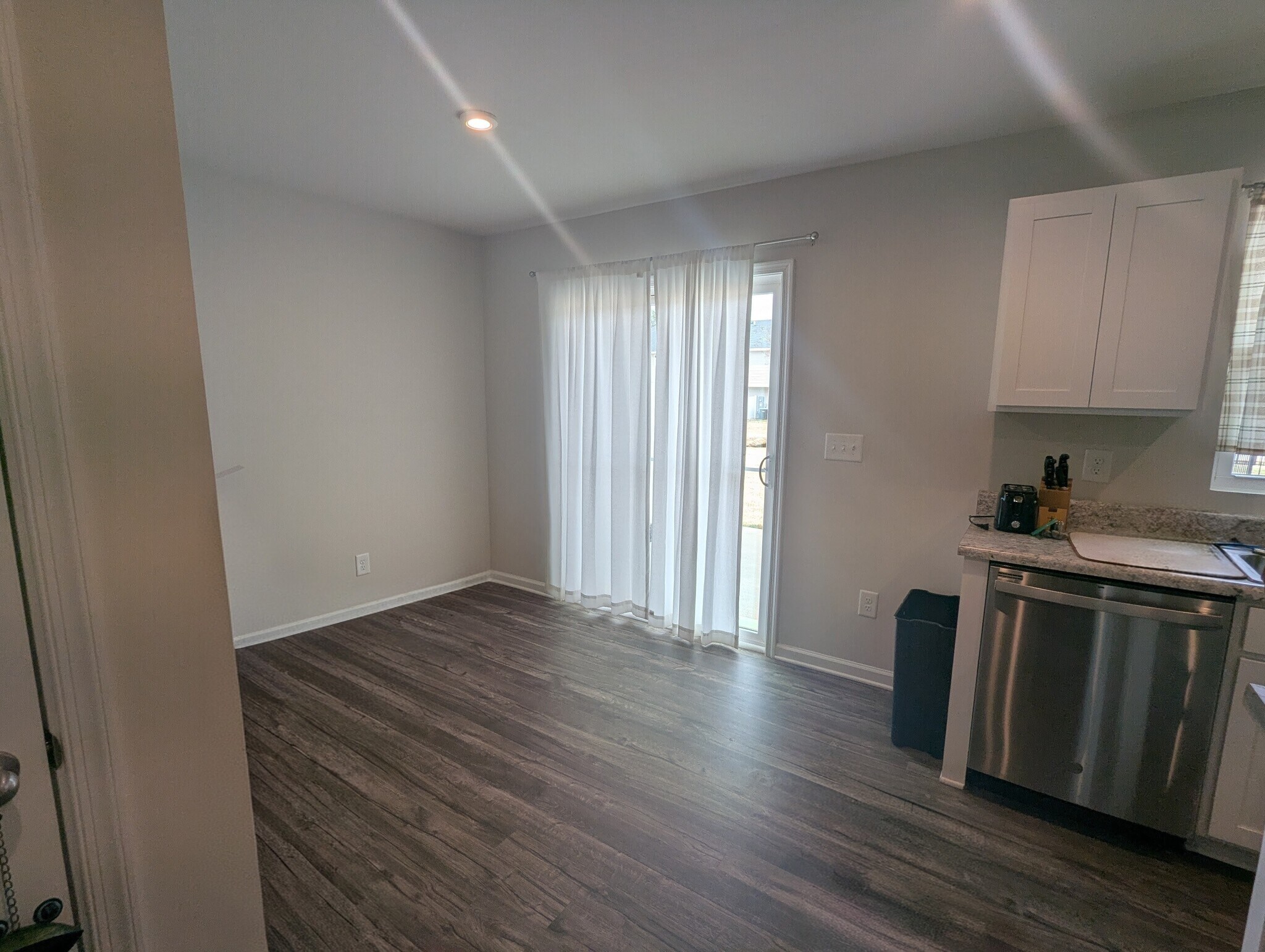 Building Photo - 133 Fernside Ct