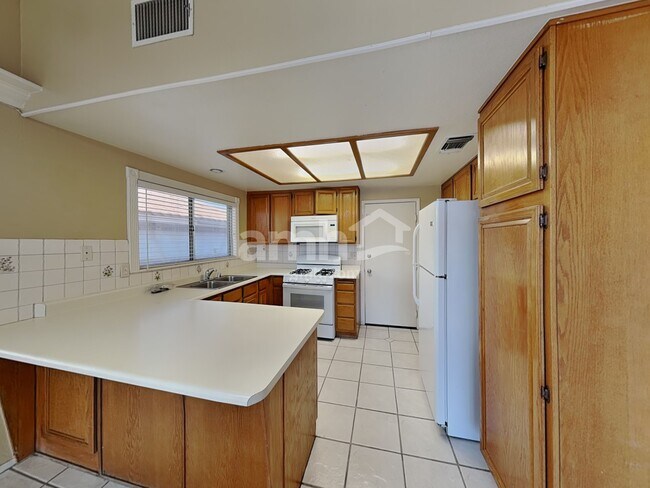 Building Photo - 379 Bradford Dr