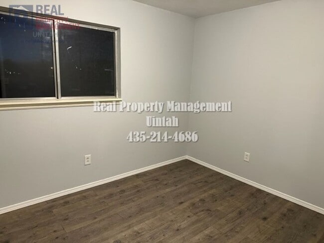 Building Photo - Cute 1-to-2-bedroom apartment