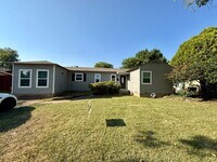 Building Photo - "Charming 3-Bed Oasis with 2 Full Baths in Garland – 1160 Sq Ft of Comfort at 1617 Meadowbrook!"