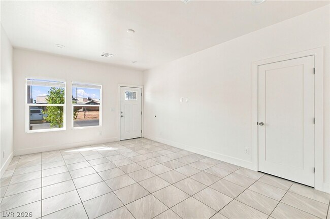 Building Photo - 4060 E Welter Ave