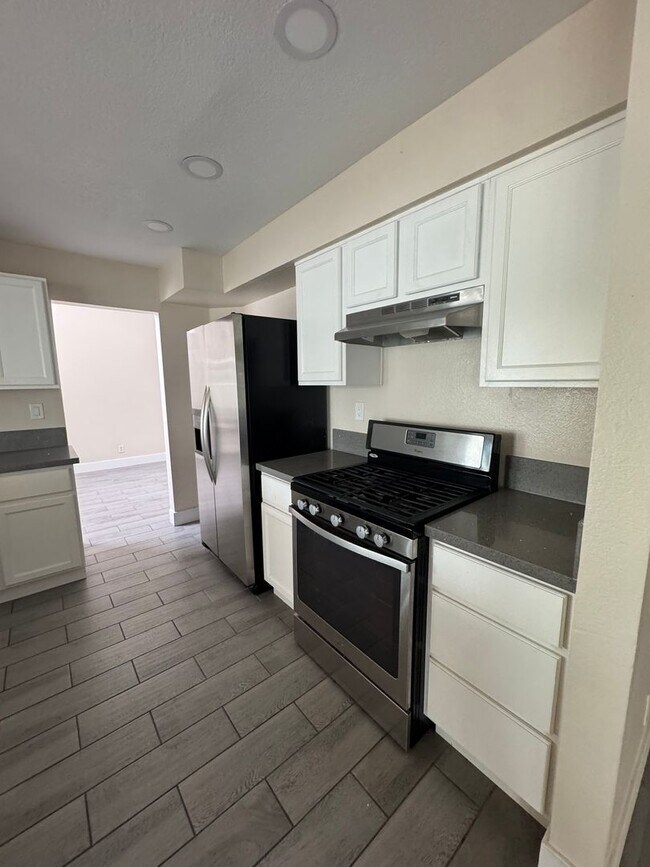 Building Photo - Beautiful 4 bedroom Home in Perris!