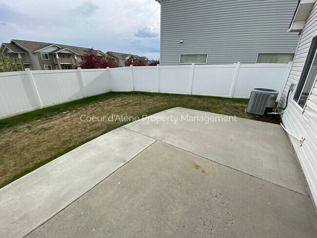 Building Photo - 3 bed, 2.5 bath house in The Landings