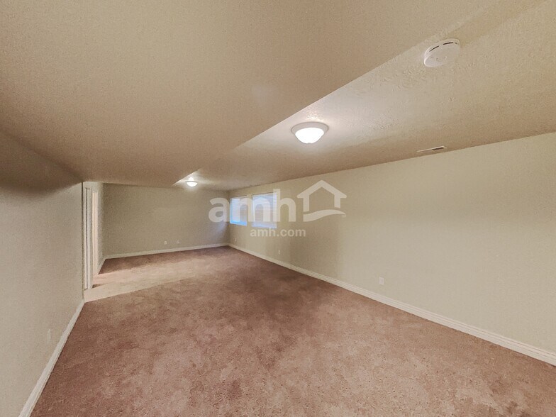 Building Photo - 856 E 2150 S